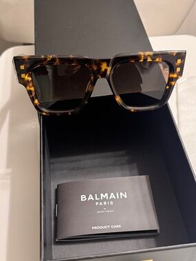 Unisex | B - Army Sunglass | Spotted Havana - Gold |
Dark Brown Gradient